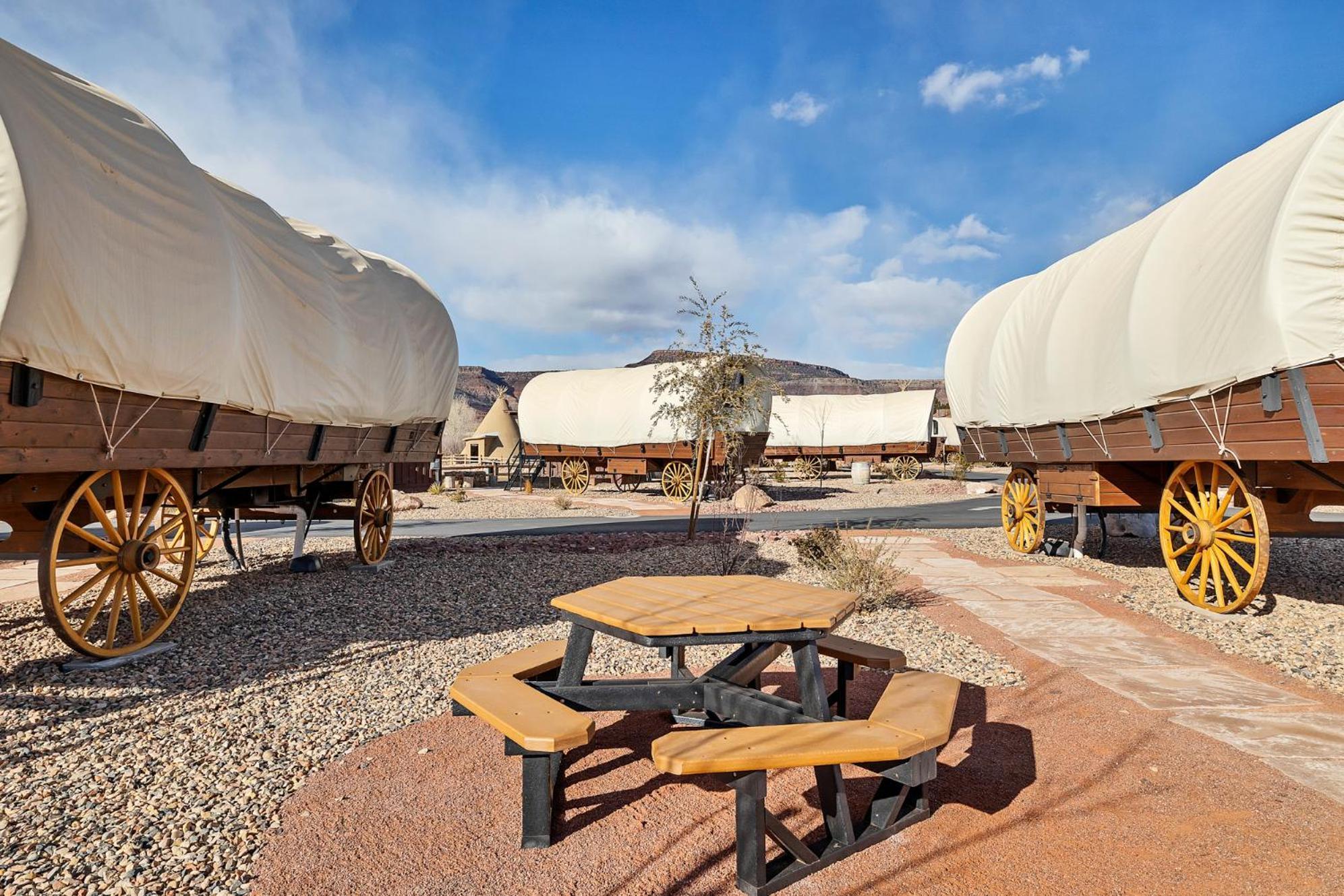 Zion White Bison Glamping & Rv Resort Virgin Eksteriør billede