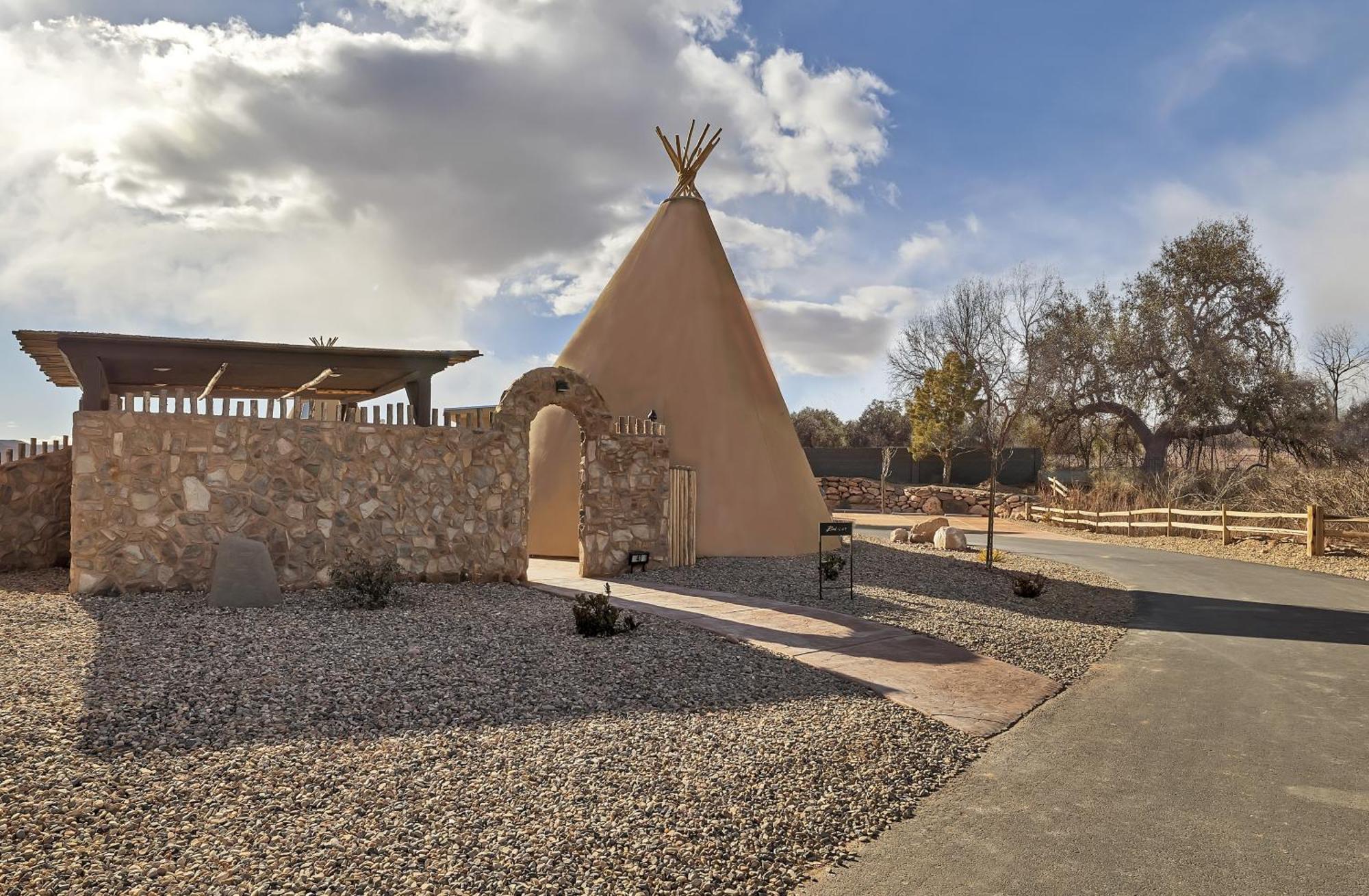 Zion White Bison Glamping & Rv Resort Virgin Eksteriør billede