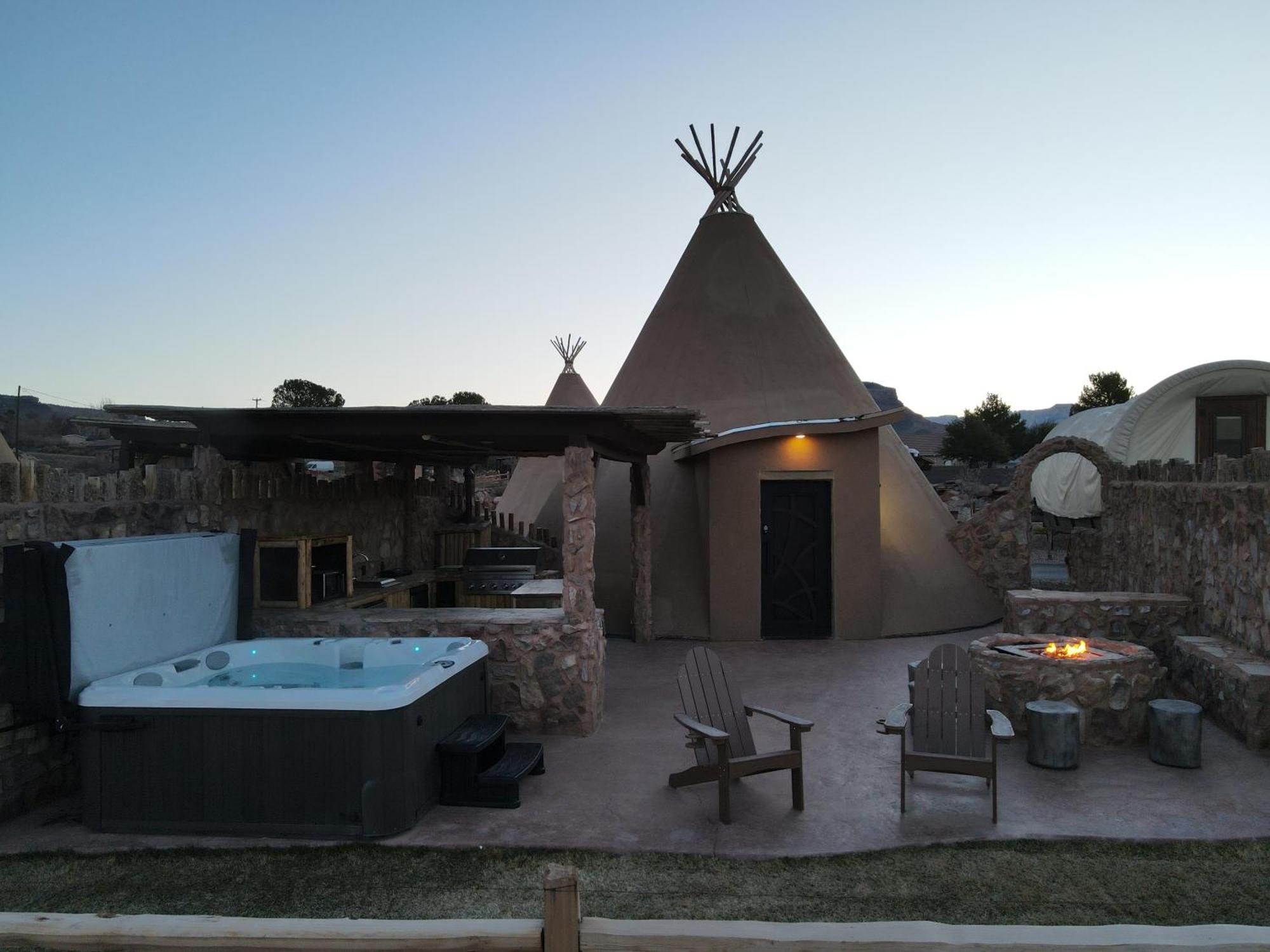Zion White Bison Glamping & Rv Resort Virgin Eksteriør billede