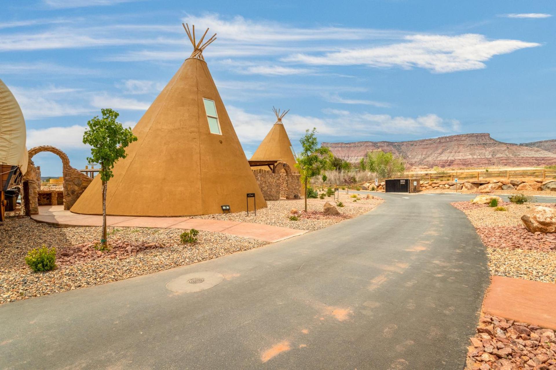 Zion White Bison Glamping & Rv Resort Virgin Eksteriør billede